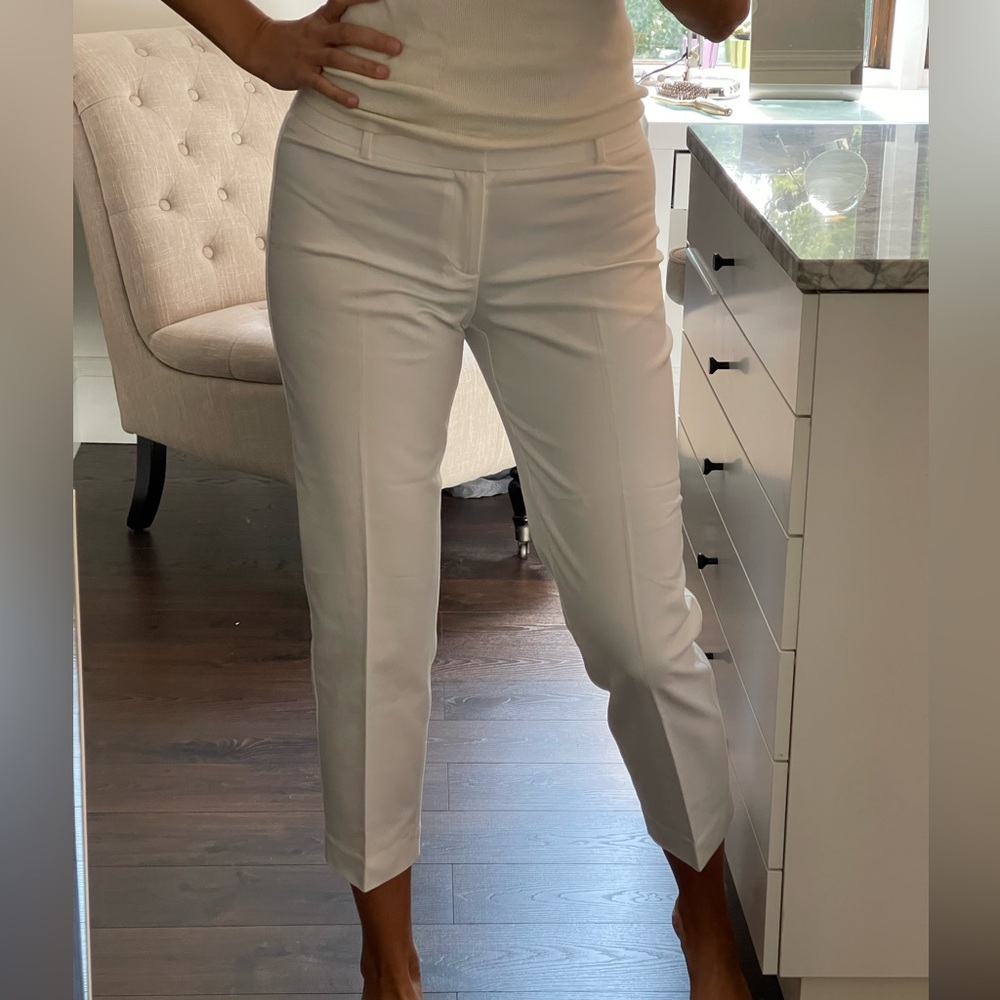 New! No tag. 97% cotton. Women's White Slim Fit Cropped Pants size 8